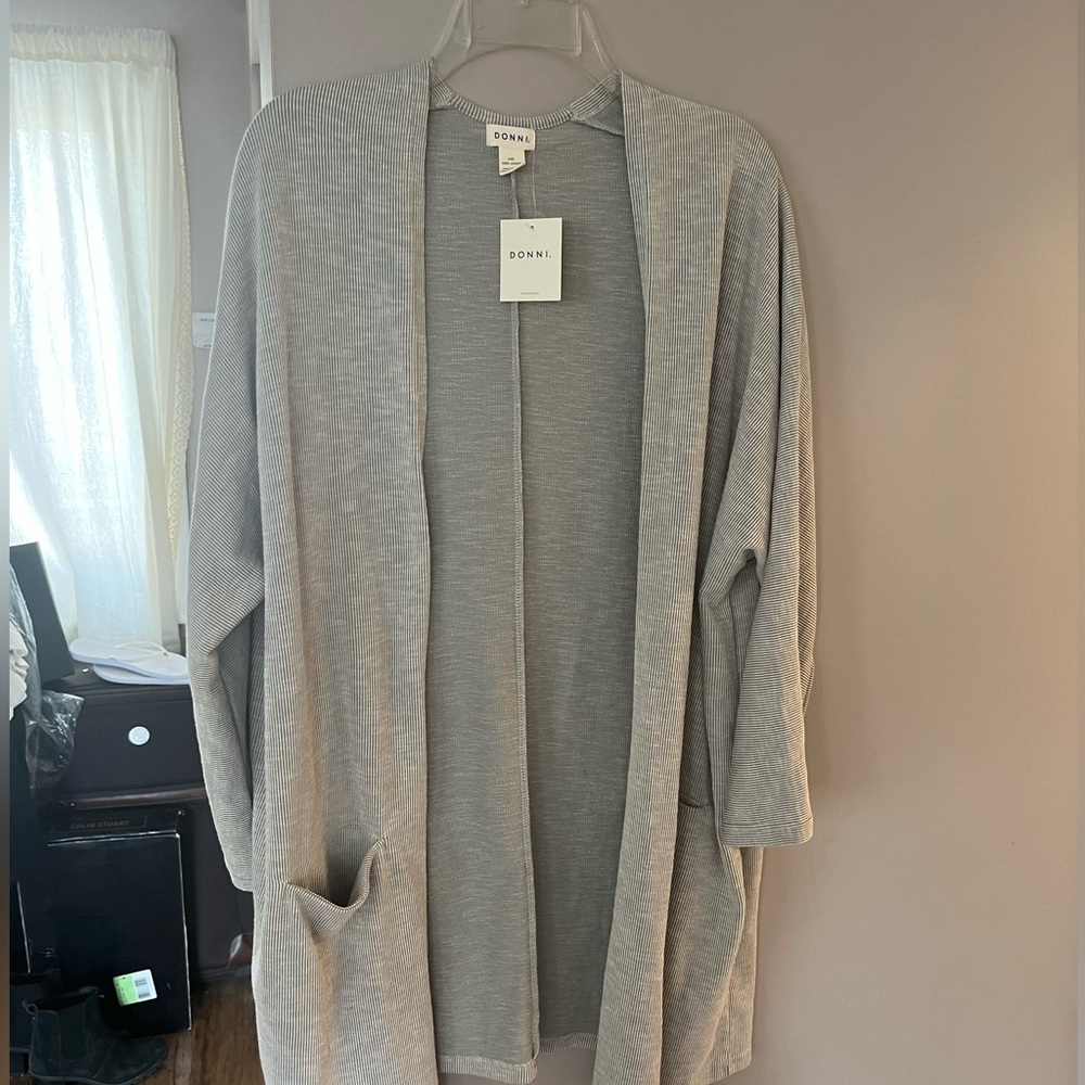 Donni cardigan. One size. Grey striped.